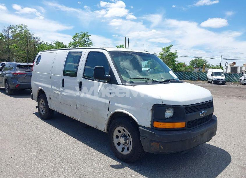 2014 Chevrolet Express 1500 WORK VAN (VIN 1GCSGAFX4E1198968) main photo
