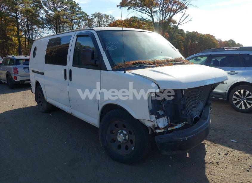 2011 Chevrolet Express 1500 WORK VAN (VIN 1GCSGAFX5B1146700) main photo