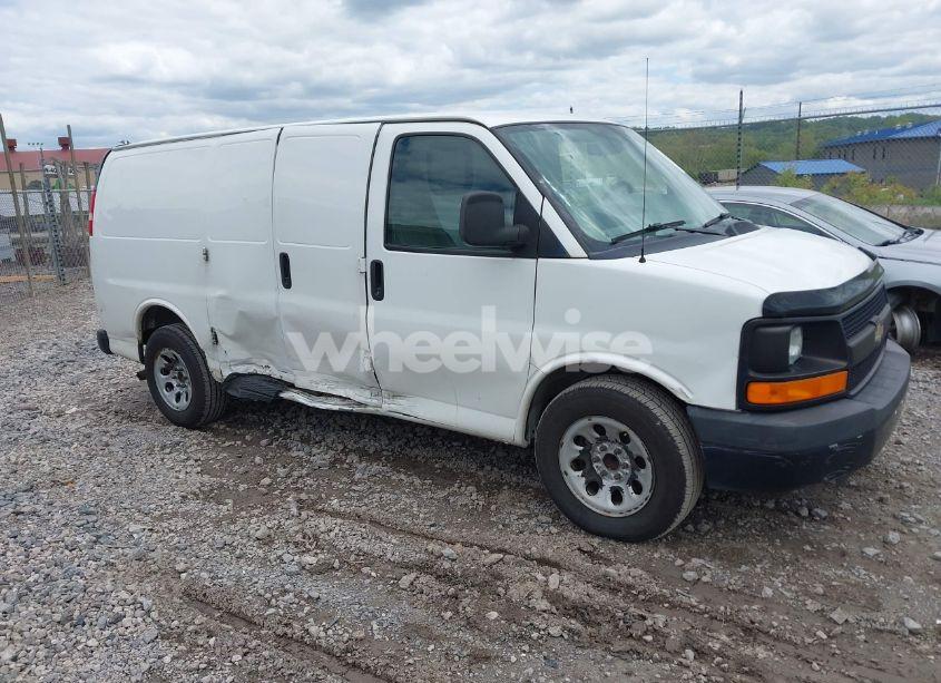 2014 Chevrolet Express 1500 WORK VAN (VIN 1GCSGAFX8E1104025) main photo