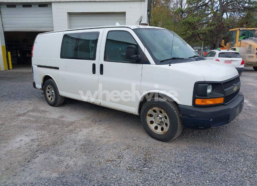 2014 Chevrolet Express 1500 WORK VAN (VIN 1GCSGAFX9E1157221) main photo