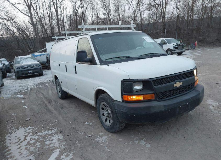 2014 Chevrolet Express 1500 WORK VAN (VIN 1GCSGAFXXE1190793) main photo