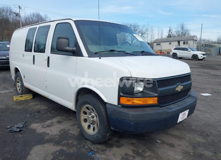 2014 Chevrolet Express 1500 WORK VAN (VIN 1GCSHAF40E1149396) main photo