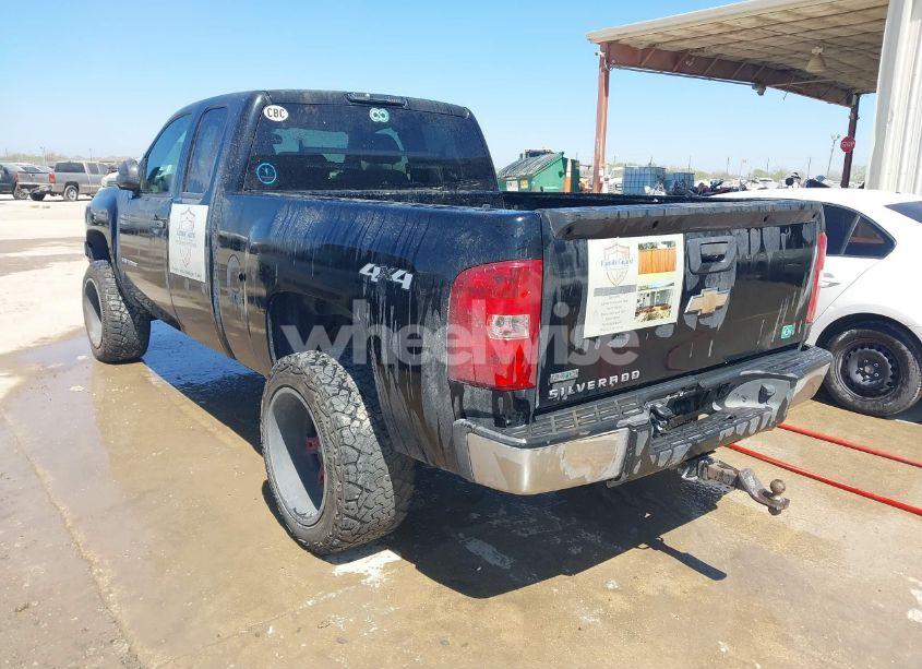 Photo 3 of 2010 Chevrolet Silverado 1500 LS (VIN 1GCSKREA0AZ298569)