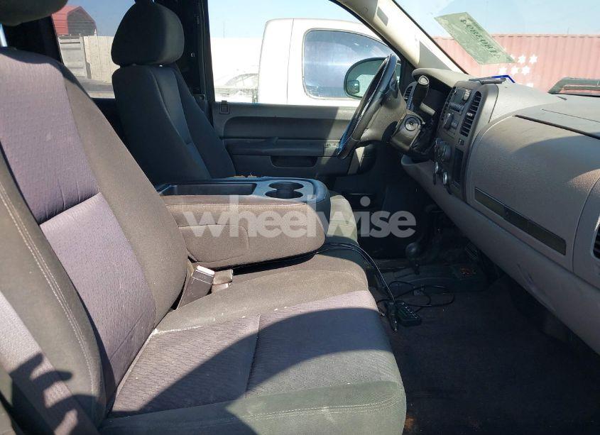 Photo 5 of 2010 Chevrolet Silverado 1500 LS (VIN 1GCSKREA0AZ298569)