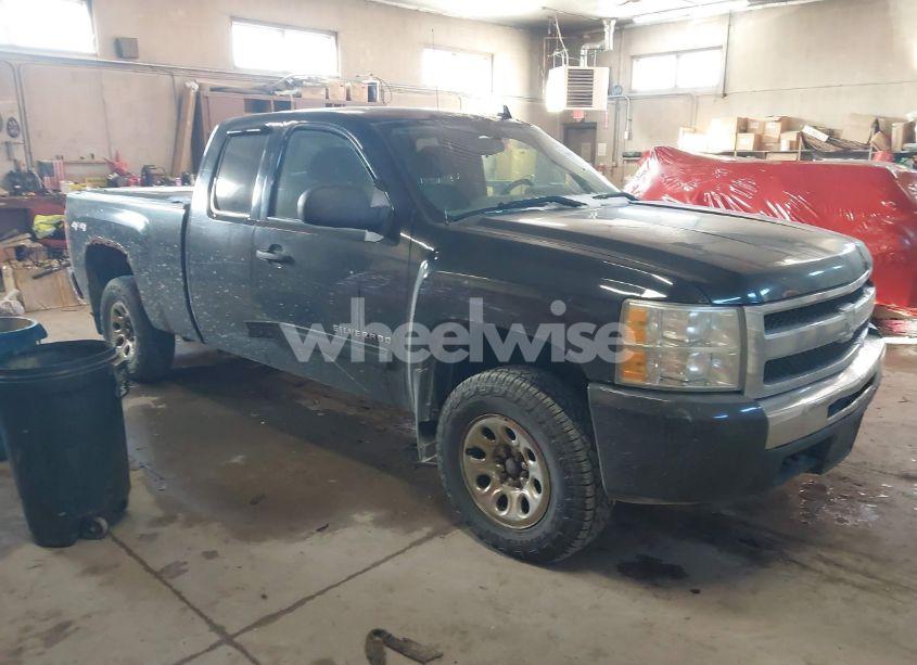 2010 Chevrolet Silverado 1500 LS (VIN 1GCSKREAXAZ161901) main photo