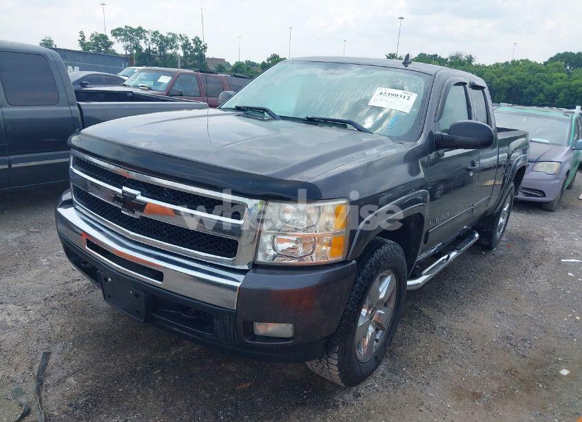 Photo 2 of 2010 Chevrolet Silverado 1500 LT (VIN 1GCSKSE30AZ130309)