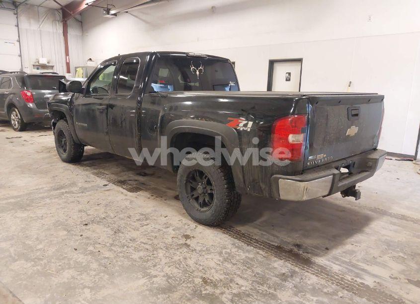 Photo 3 of 2010 Chevrolet Silverado 1500 LT (VIN 1GCSKSE30AZ132965)