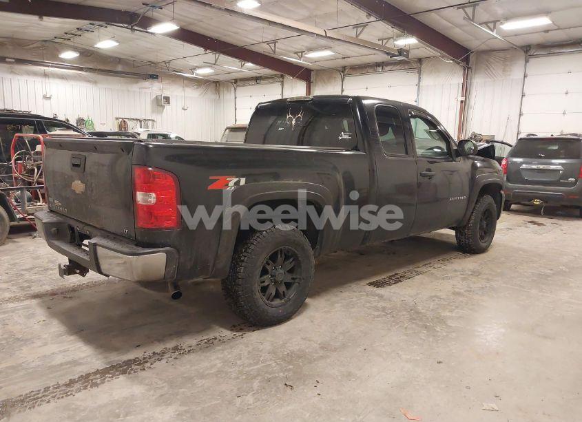 Photo 4 of 2010 Chevrolet Silverado 1500 LT (VIN 1GCSKSE30AZ132965)