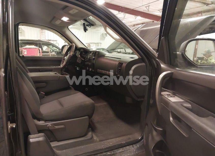 Photo 5 of 2010 Chevrolet Silverado 1500 LT (VIN 1GCSKSE30AZ132965)