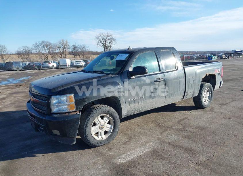Photo 2 of 2010 Chevrolet Silverado 1500 LT (VIN 1GCSKSE30AZ155615)