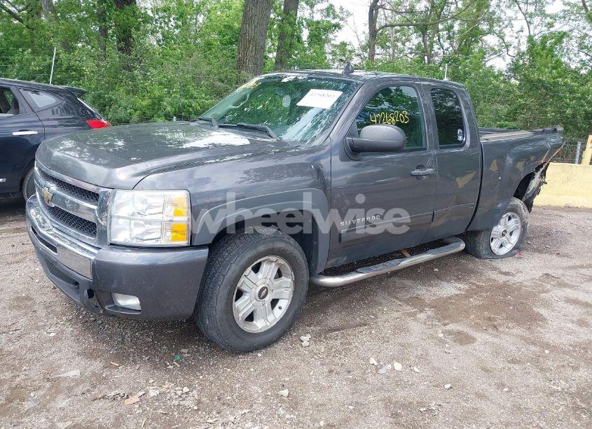 Photo 2 of 2010 Chevrolet Silverado 1500 LT (VIN 1GCSKSE30AZ273325)