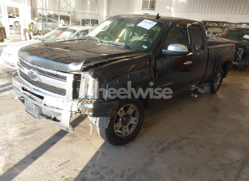 Photo 2 of 2010 Chevrolet Silverado 1500 LT (VIN 1GCSKSE31AZ155171)
