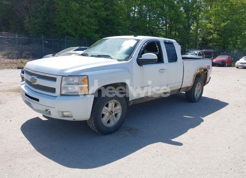 Photo 2 of 2010 Chevrolet Silverado 1500 LT (VIN 1GCSKSE31AZ210413)