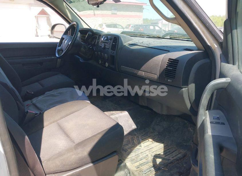 Photo 5 of 2010 Chevrolet Silverado 1500 LT (VIN 1GCSKSE31AZ210413)