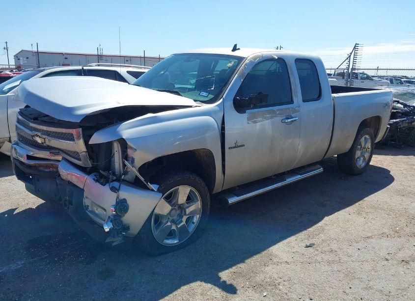 Photo 2 of 2010 Chevrolet Silverado 1500 LT (VIN 1GCSKSE32AZ154160)