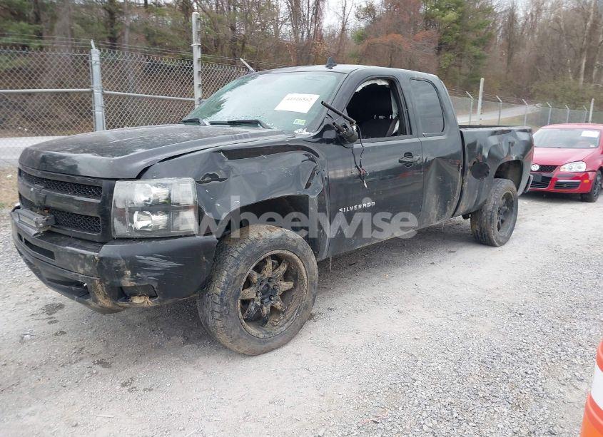 Photo 2 of 2010 Chevrolet Silverado 1500 LT (VIN 1GCSKSE32AZ277635)