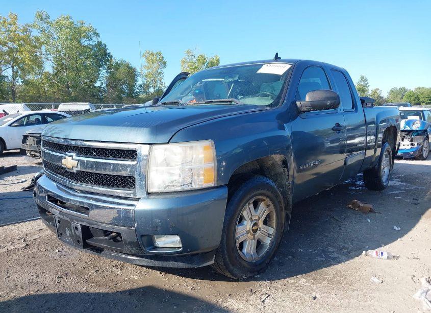 Photo 2 of 2010 Chevrolet Silverado 1500 LT (VIN 1GCSKSE33AZ292533)