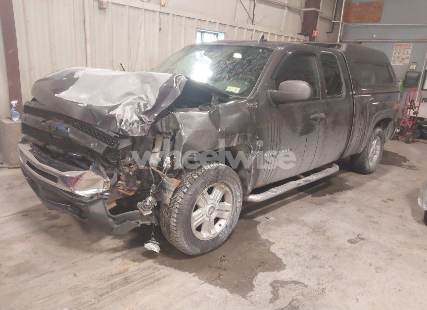 Photo 2 of 2010 Chevrolet Silverado 1500 LT (VIN 1GCSKSE34AZ261209)