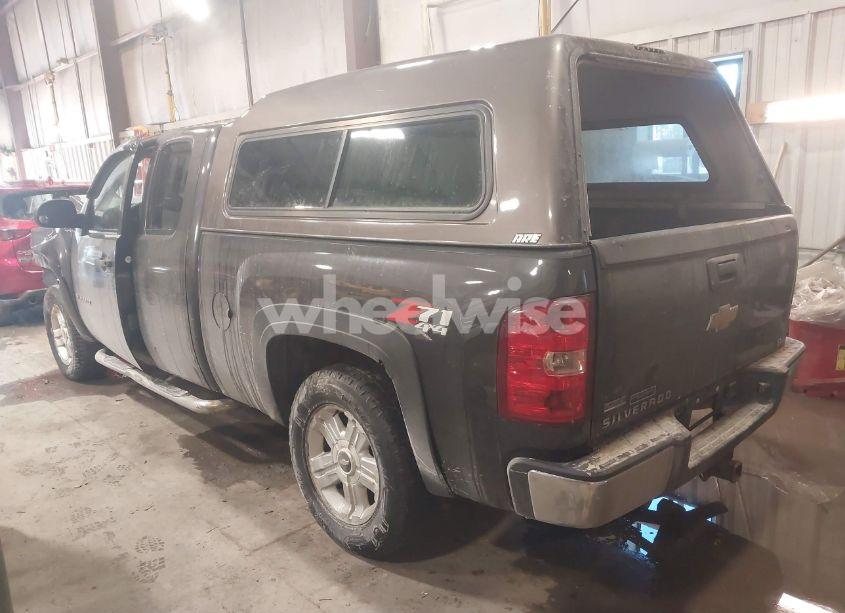 Photo 3 of 2010 Chevrolet Silverado 1500 LT (VIN 1GCSKSE34AZ261209)