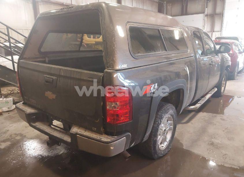 Photo 4 of 2010 Chevrolet Silverado 1500 LT (VIN 1GCSKSE34AZ261209)