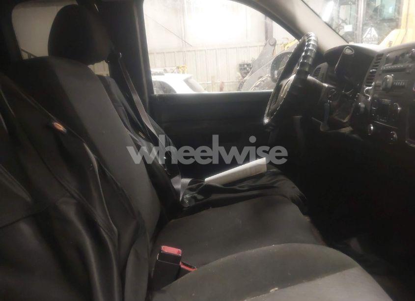 Photo 5 of 2010 Chevrolet Silverado 1500 LT (VIN 1GCSKSE34AZ261209)