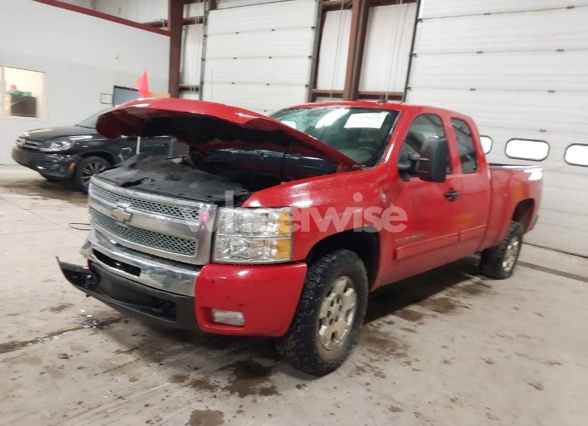 Photo 2 of 2010 Chevrolet Silverado 1500 LT (VIN 1GCSKSE35AZ214979)