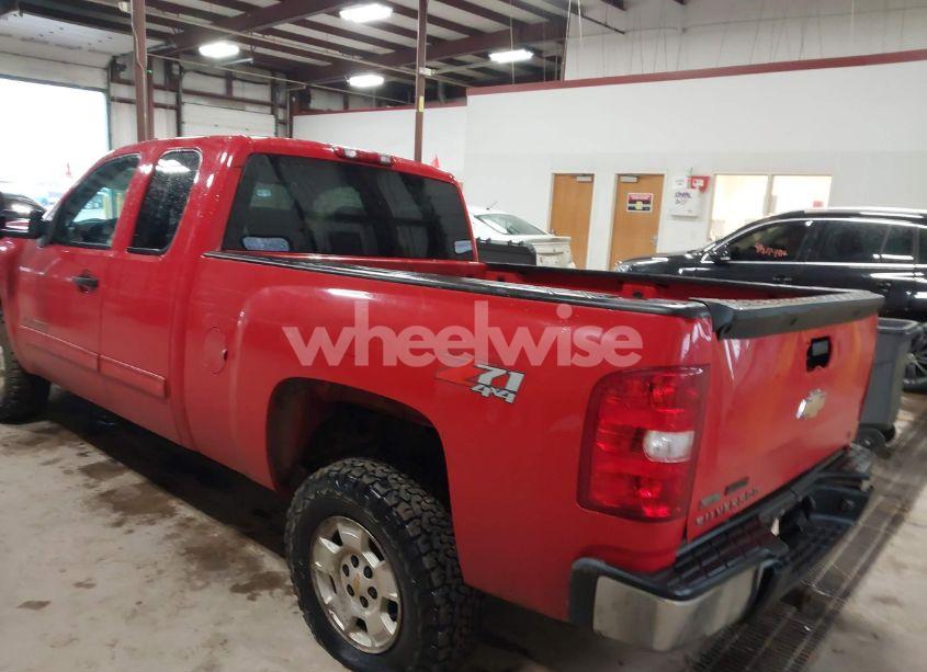 Photo 3 of 2010 Chevrolet Silverado 1500 LT (VIN 1GCSKSE35AZ214979)