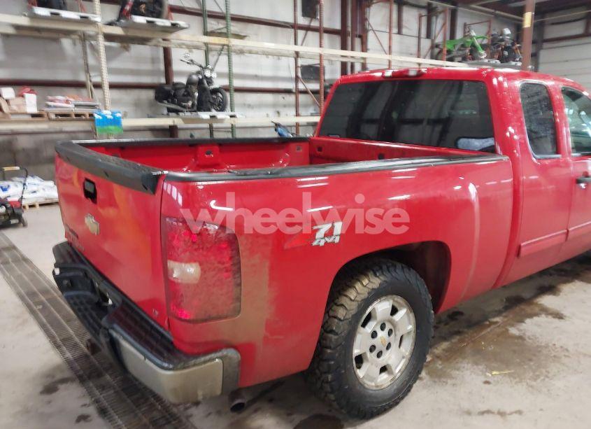 Photo 4 of 2010 Chevrolet Silverado 1500 LT (VIN 1GCSKSE35AZ214979)