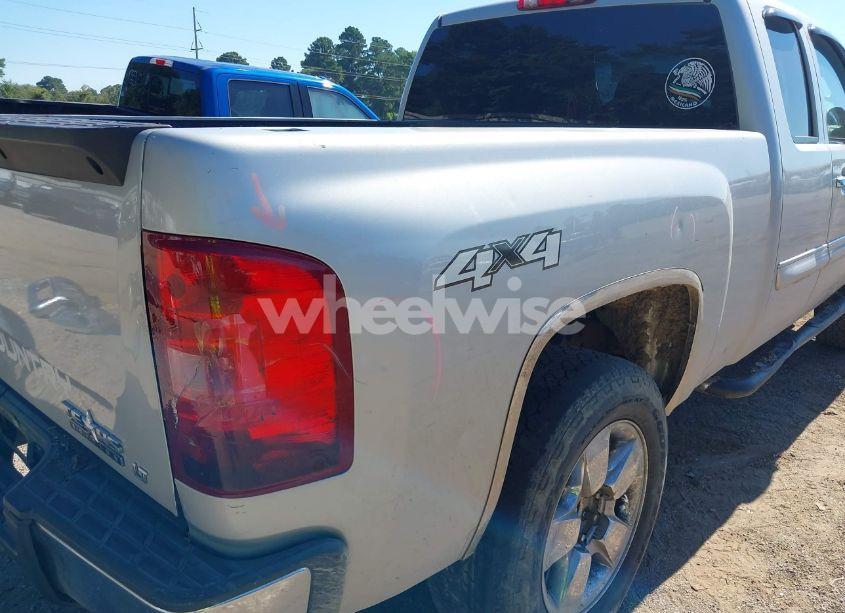 Photo 13 of 2010 Chevrolet Silverado 1500 LT (VIN 1GCSKSE35AZ298883)