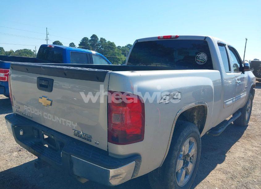 Photo 4 of 2010 Chevrolet Silverado 1500 LT (VIN 1GCSKSE35AZ298883)