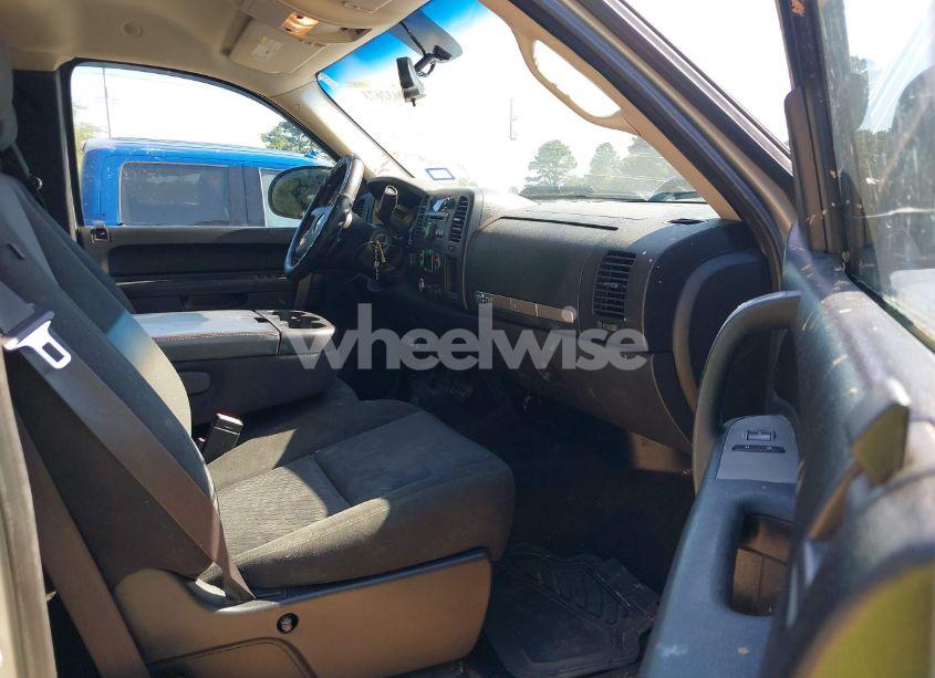 Photo 5 of 2010 Chevrolet Silverado 1500 LT (VIN 1GCSKSE35AZ298883)