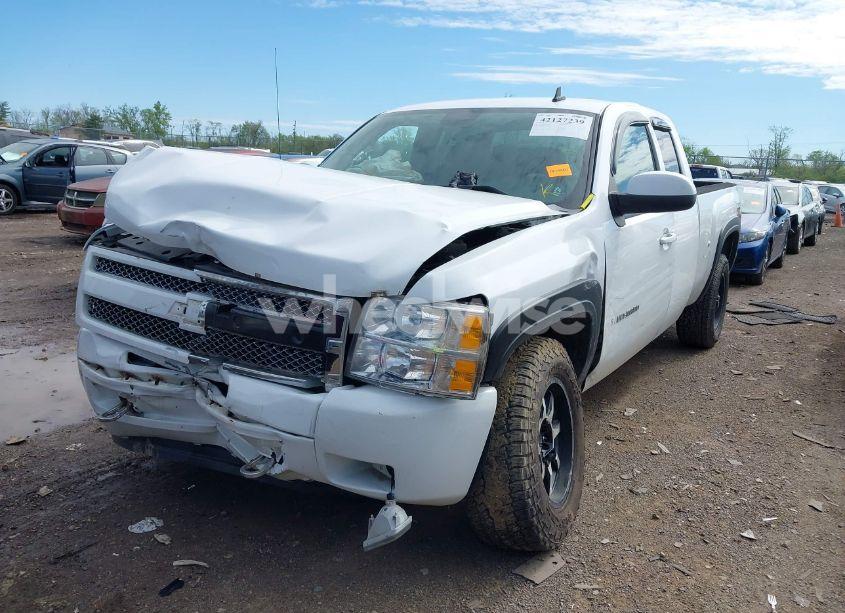 Photo 2 of 2010 Chevrolet Silverado 1500 LT (VIN 1GCSKSE37AZ151531)