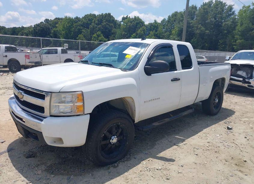 Photo 2 of 2010 Chevrolet Silverado 1500 LT (VIN 1GCSKSE37AZ177417)