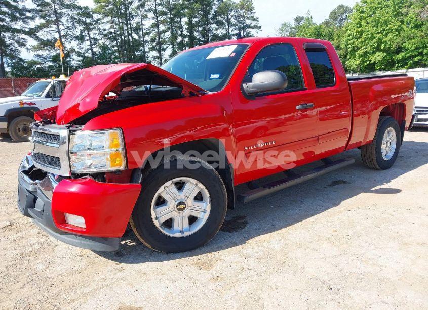 Photo 2 of 2010 Chevrolet Silverado 1500 LT (VIN 1GCSKSE37AZ287786)