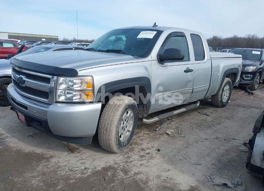 Photo 2 of 2010 Chevrolet Silverado 1500 LT (VIN 1GCSKSE38AZ175238)