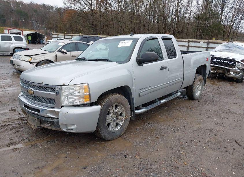 Photo 2 of 2010 Chevrolet Silverado 1500 LT (VIN 1GCSKSE39AZ155564)