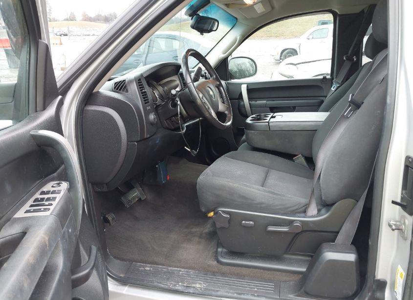 Photo 5 of 2010 Chevrolet Silverado 1500 LT (VIN 1GCSKSE39AZ155564)