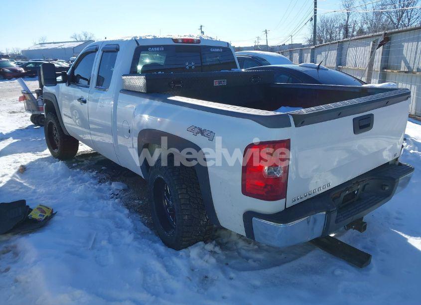 Photo 3 of 2010 Chevrolet Silverado 1500 LT (VIN 1GCSKSE39AZ166421)