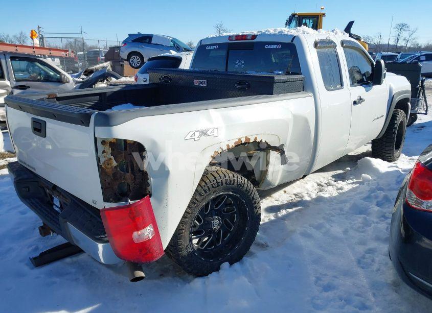 Photo 4 of 2010 Chevrolet Silverado 1500 LT (VIN 1GCSKSE39AZ166421)