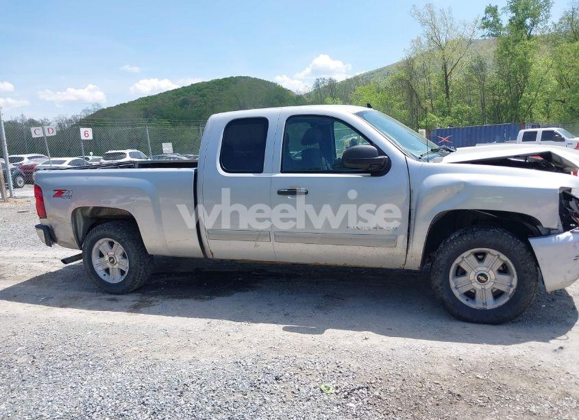 Photo 13 of 2010 Chevrolet Silverado 1500 LT (VIN 1GCSKSE39AZ228674)