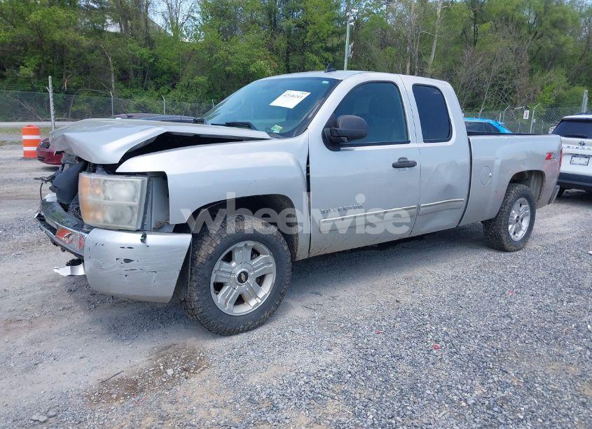 Photo 2 of 2010 Chevrolet Silverado 1500 LT (VIN 1GCSKSE39AZ228674)