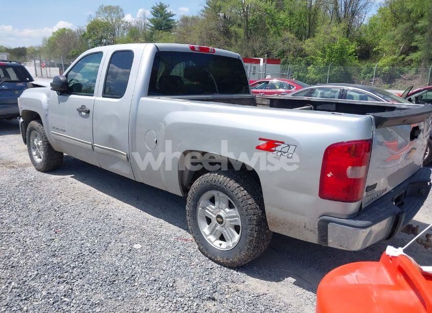 Photo 3 of 2010 Chevrolet Silverado 1500 LT (VIN 1GCSKSE39AZ228674)