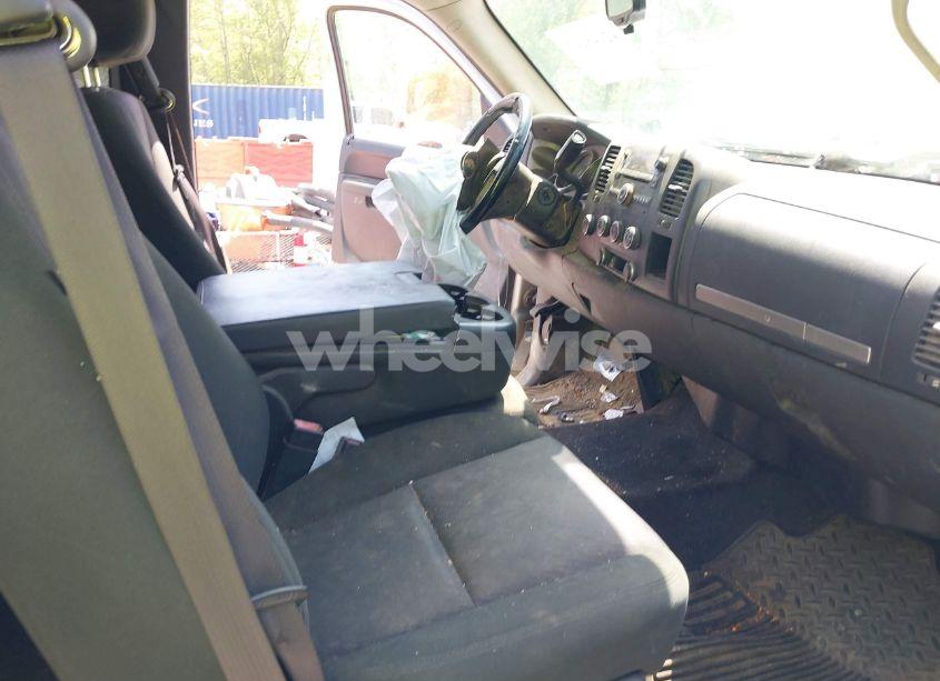 Photo 5 of 2010 Chevrolet Silverado 1500 LT (VIN 1GCSKSE39AZ228674)