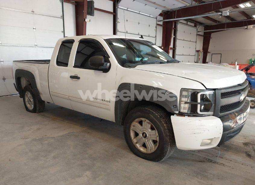 2010 Chevrolet Silverado 1500 LT (VIN 1GCSKSE3XAZ103117) main photo