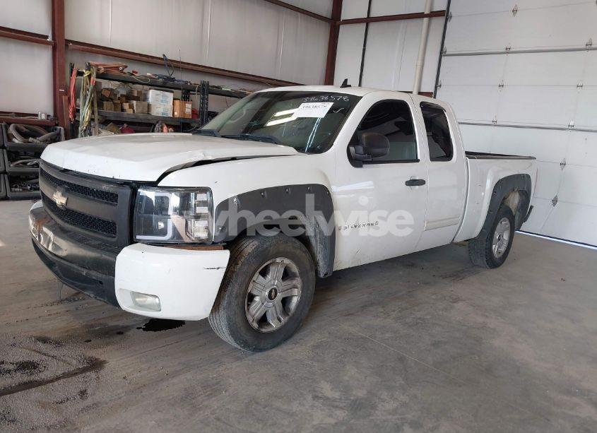 Photo 2 of 2010 Chevrolet Silverado 1500 LT (VIN 1GCSKSE3XAZ103117)