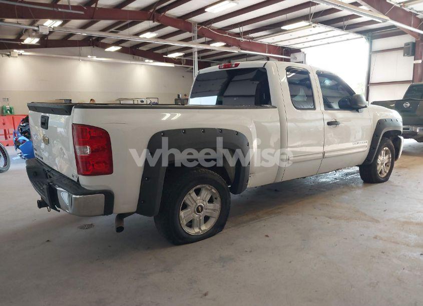 Photo 4 of 2010 Chevrolet Silverado 1500 LT (VIN 1GCSKSE3XAZ103117)