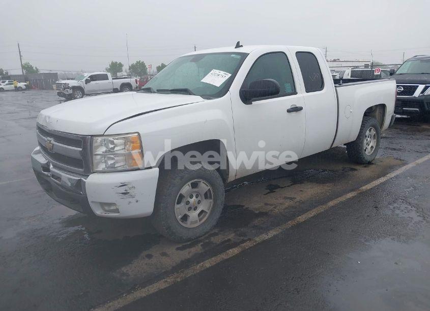Photo 2 of 2010 Chevrolet Silverado 1500 LT (VIN 1GCSKSE3XAZ156139)