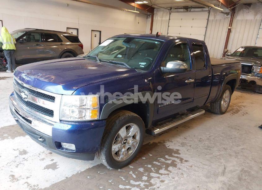 Photo 2 of 2010 Chevrolet Silverado 1500 LT (VIN 1GCSKSE3XAZ255219)