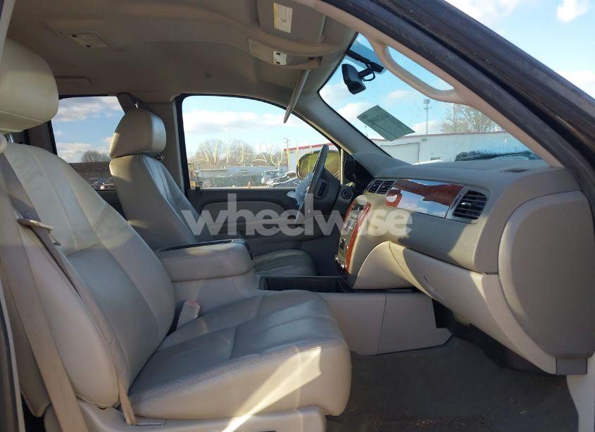 Photo 5 of 2010 Chevrolet Silverado 1500 LTZ (VIN 1GCSKTE32AZ127076)