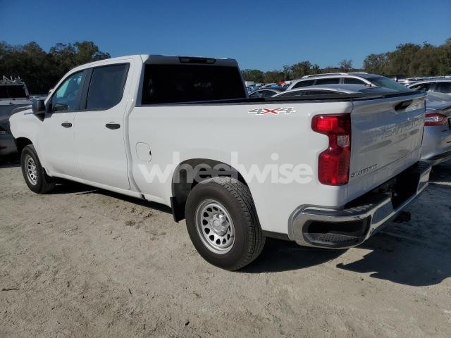 Photo 3 of 2024 CHEVROLET SILVERADO K1500 (VIN 1GCUDAED9RZ315315)